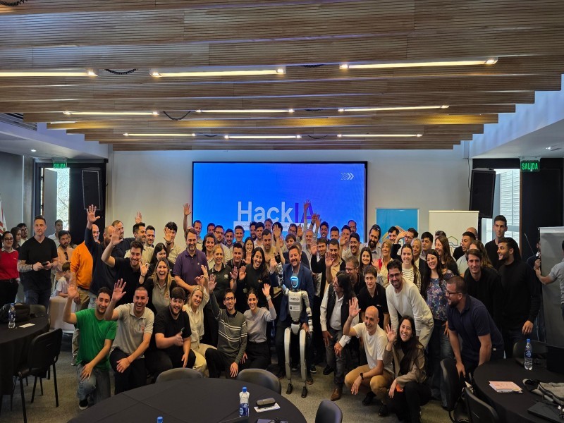 San Francisco apuesta a la innovación: más de 25 industrias locales se capacitan en inteligencia artificial y reciben la visita de Robots for Humanity