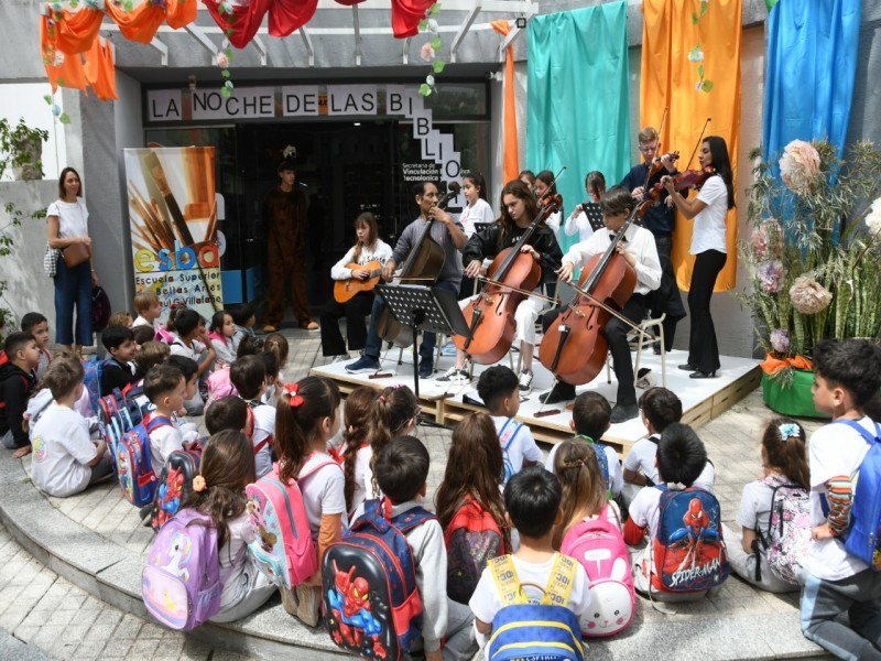 San Francisco celebró “La Noche de las Bibliotecas” con arte, música y lectura