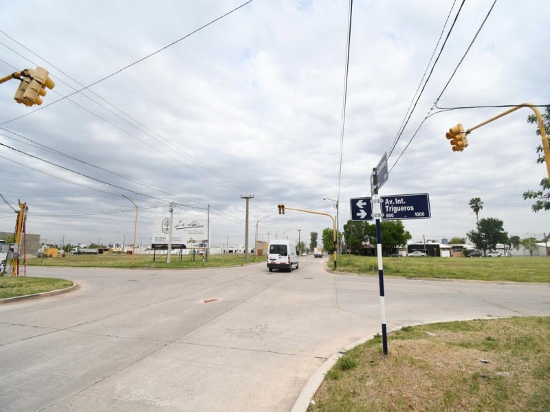 Ya están instalados y en breve comenzarán a funcionar los semáforos de la Av. Intendente Trigueros de Godoy