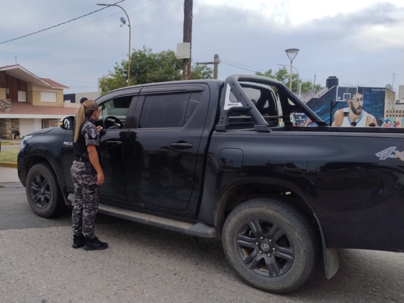 Operativos preventivos de seguridad vial: Interceptan a una camioneta que realizaba maniobras peligrosas en Ruta 19