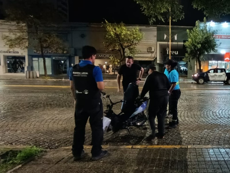 Motocicleta retenida por maniobras peligrosas y múltiples infracciones