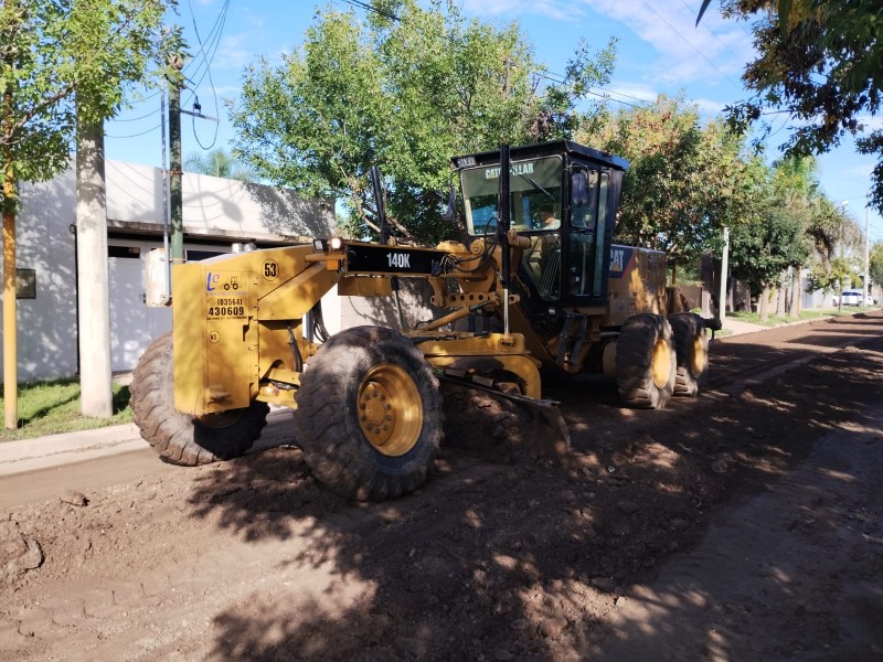 Continúan los trabajos de arreglo y mantenimiento de calles de tierra