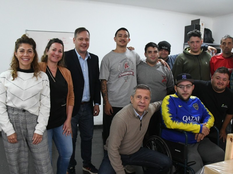 Bernarte recorrió el Taller Sentidos y destacó el proyecto de inclusión laboral