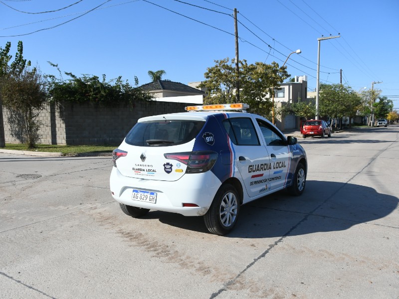 Recuperaron un anillo robado y detuvieron a un joven tras persecución en Bv. 25 de Mayo